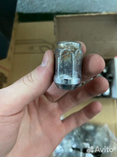 Болты, гайки, секретки на литые диски Nissan