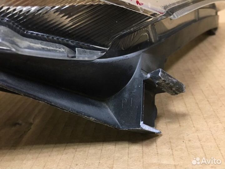 Фара передняя левая Toyota Auris 150