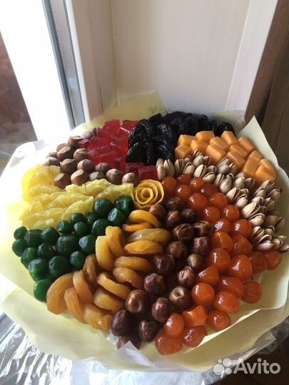 Съедобные букеты из орехов и сухофруктов