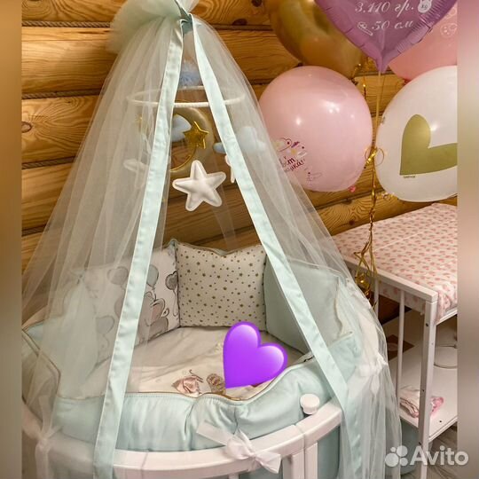 Детская кроватка с маятником