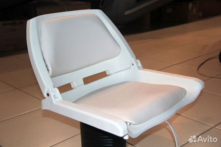 Кресло складное пластиковое с накладками, белое