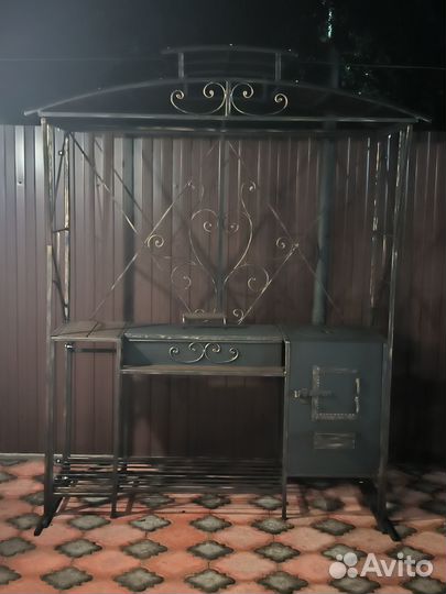 Летняя кухня под крышей