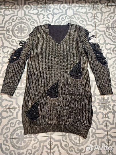 Свитер рваный