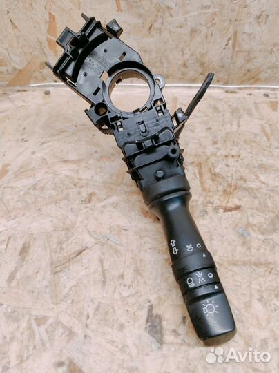 Переключатель поворотов подрулевой Kia Ceed