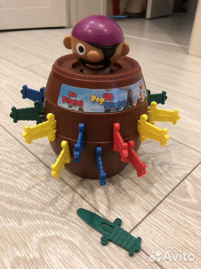 Игрушка пират