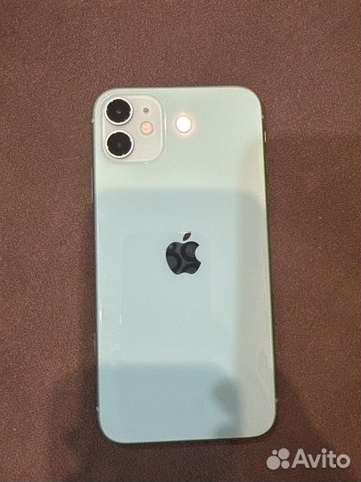 Телефон iPhone 11