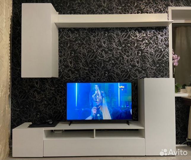 Стильная белая гостиная