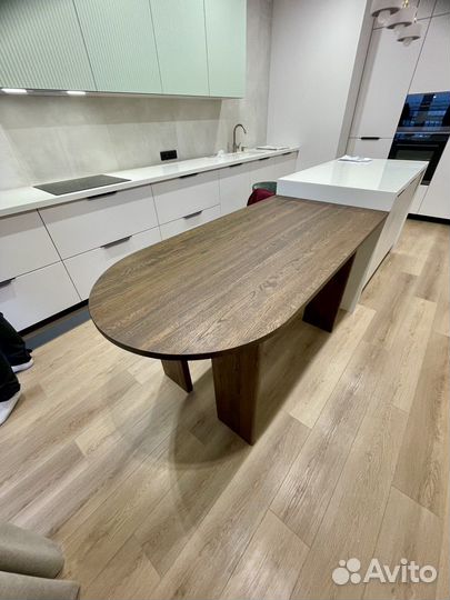 Обеденный стол из дуба