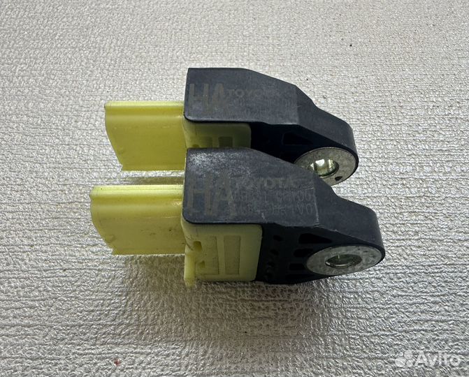 Датчик удара 89831-0R100 Toyota