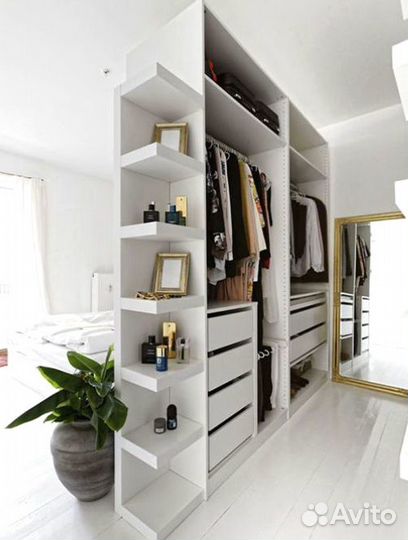 Гардеробная за перегородкой