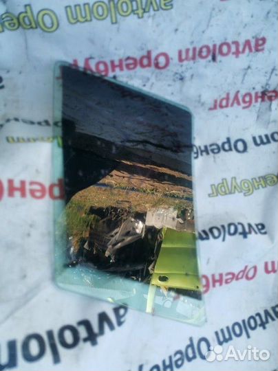 Стекло двери заднее левое Kia Sportage 3