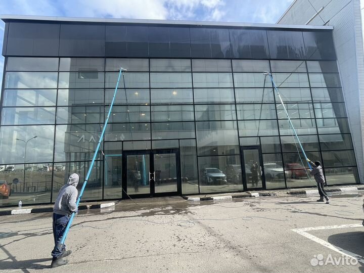 Мойка фасадов и остекления высотных зданий