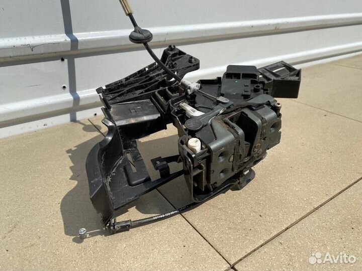 Замок двери задний правый Ford Focus 2