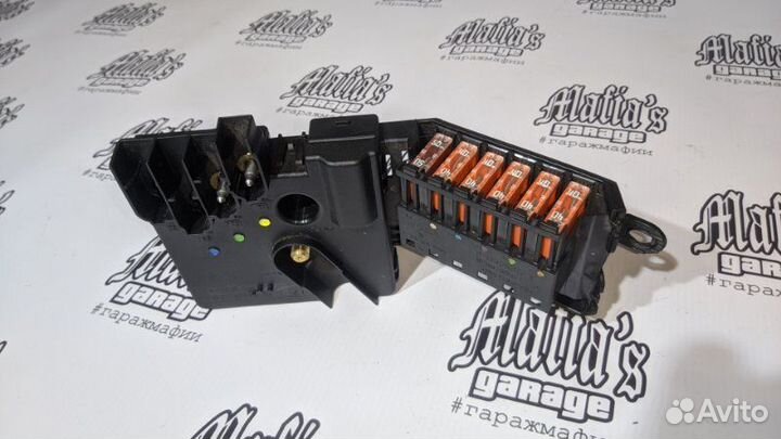 Блок предохранителей салонный передний