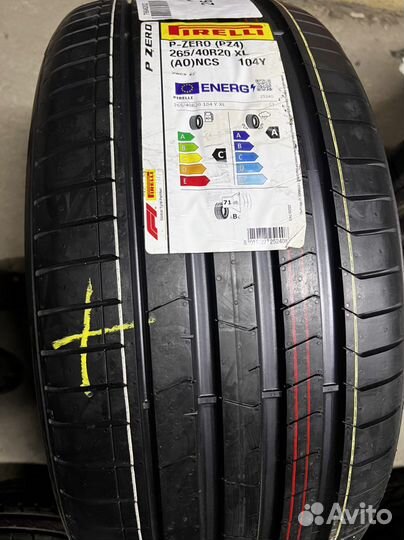 Pirelli P Zero PZ4 265/40 R20