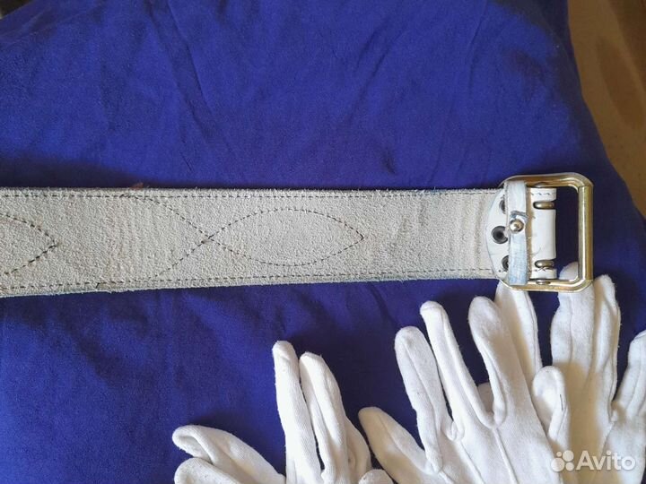Перчатки белые парадные. Ремень парадный