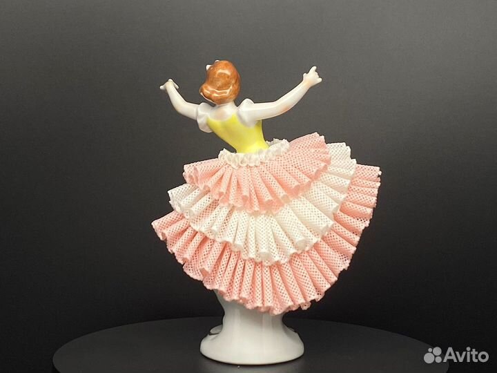 Кружевная фарфоровая статуэтка Unterweissbach
