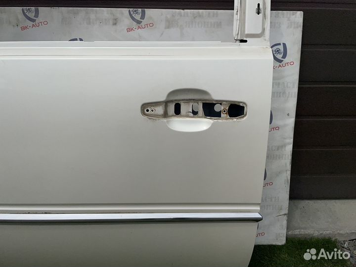 Дверь передняя левая Cadillac Escalade GMT900