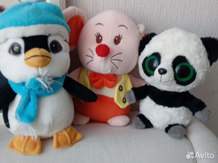 Игрушки и книги для малышей