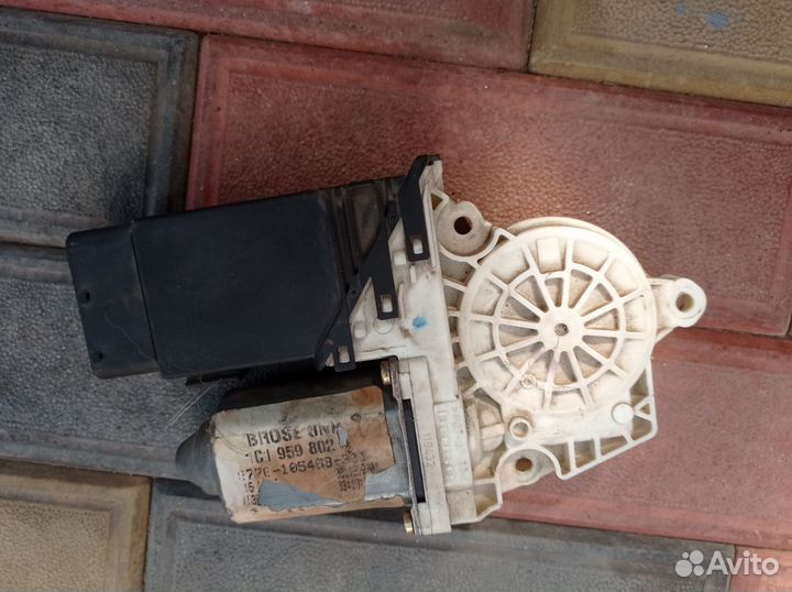 Моторчик стеклоподъемника vw