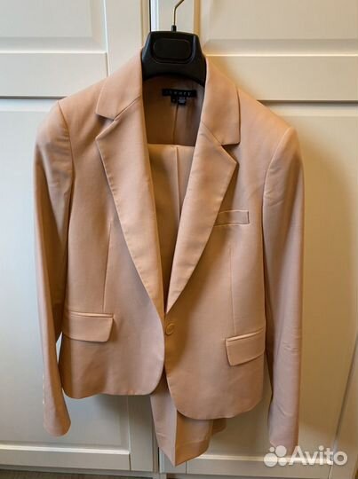 Костюм женский