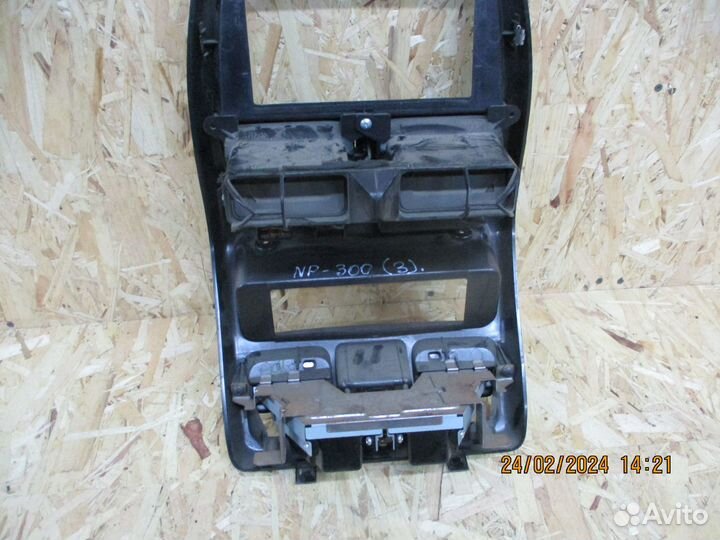 Накладка на торпедо консоль Ниссан NP300