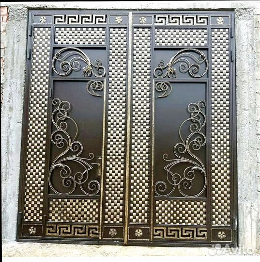 Ворота с деревом