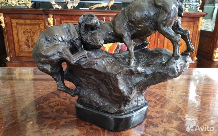 Бронзовая фигурка Бой баранов