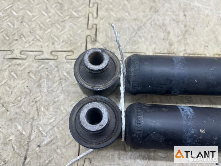 Амортизатор задний toyota prius