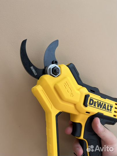 Сучкорез Dewalt dcmpp568