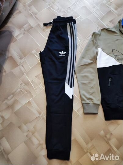 Спортивный костюм adidas