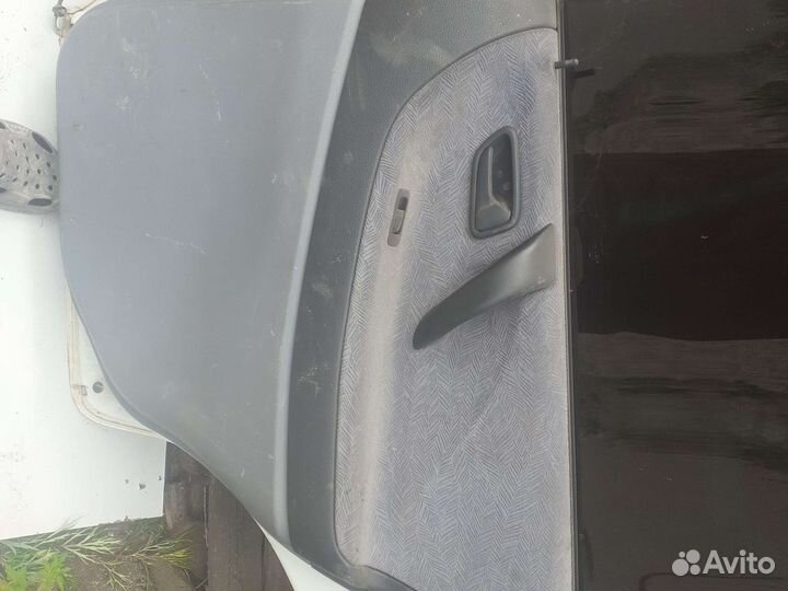 Дверь на сузуки лиана 01-07г.в