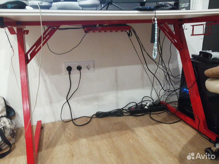 Игровой компьютерный стол