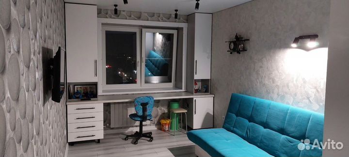 Письменный стол для школьника / Рабочее место