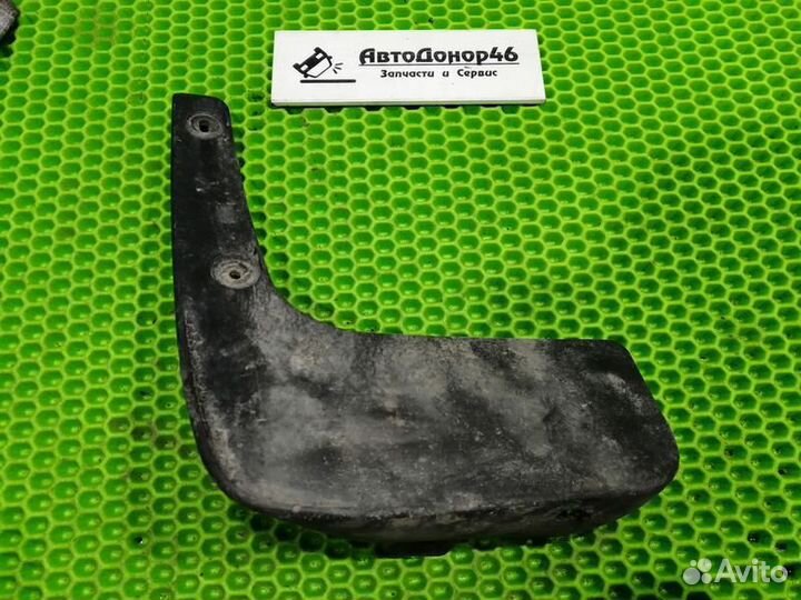 Брызговик задний правый оригинал Nissan Tiida C11