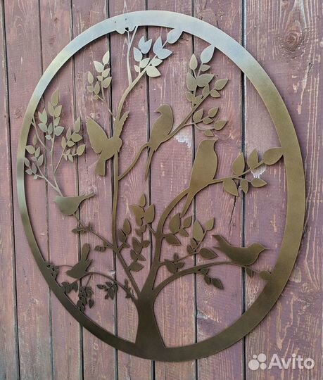 Настенный декор из металла 