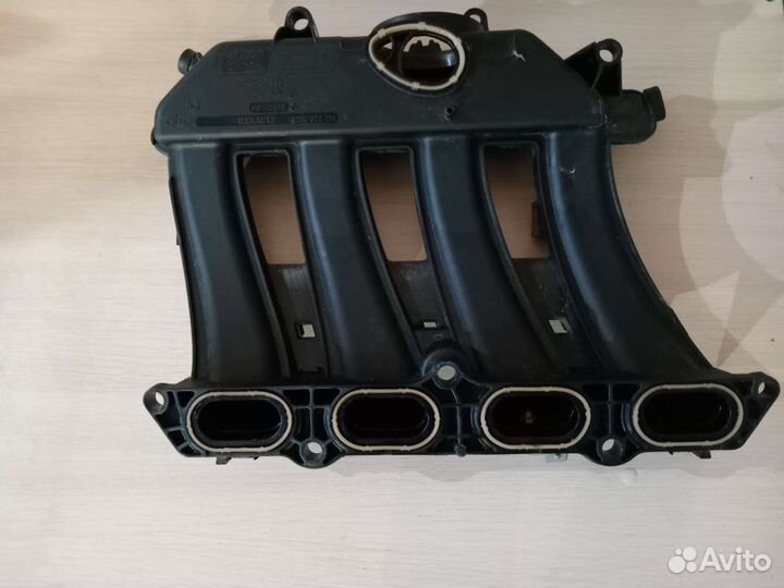 Колектор впускной на рено сандеро 2 2014г