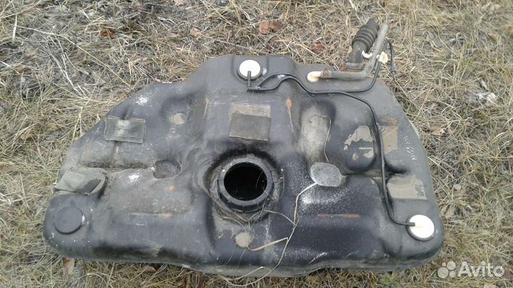 Nissan Almera N16/ Primera P11 бак