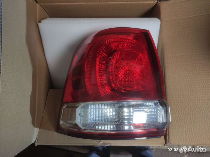 Фонарь задний левый внешний Land Cruiser 200