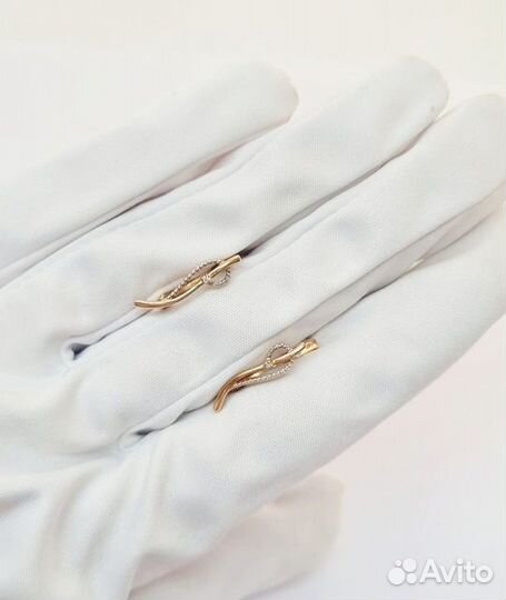 Золотые серьги с камнем