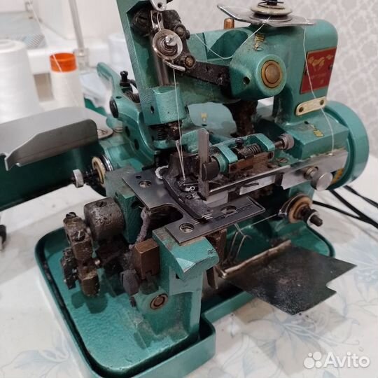 Швейная машинка оверлок б/у