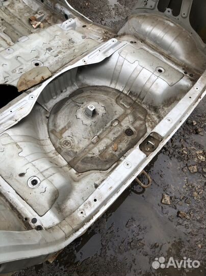 Заднее правое крыло opel agila a