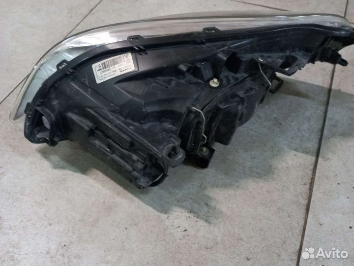 Фара ксенон правая Volvo XC60 2008-2013 год
