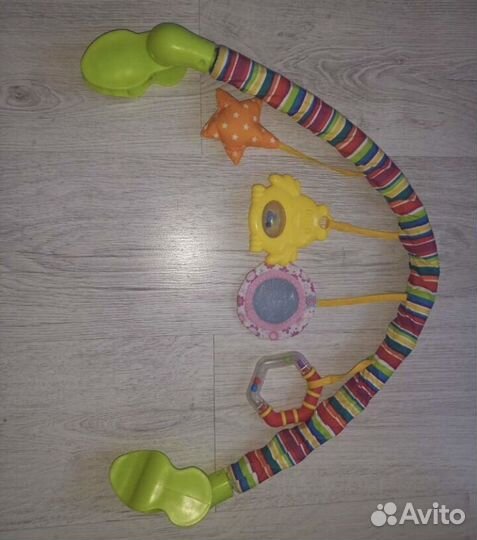 Дуга с игрушками