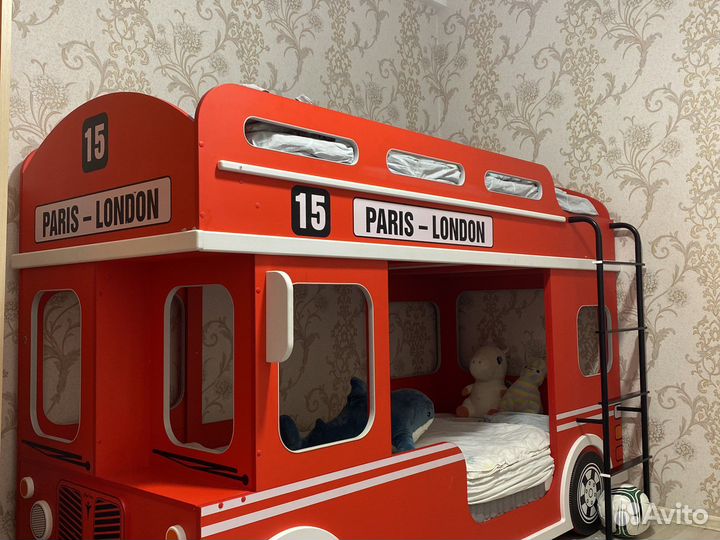 Двухъярусная кровать автобус