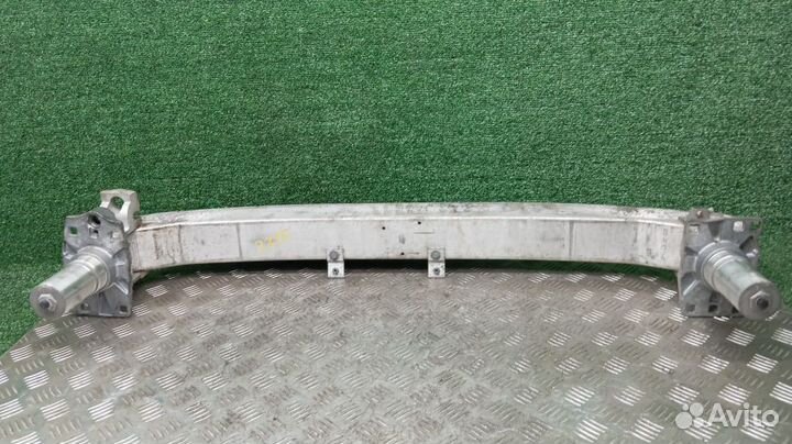 Усилитель бампера Audi A8 Передний