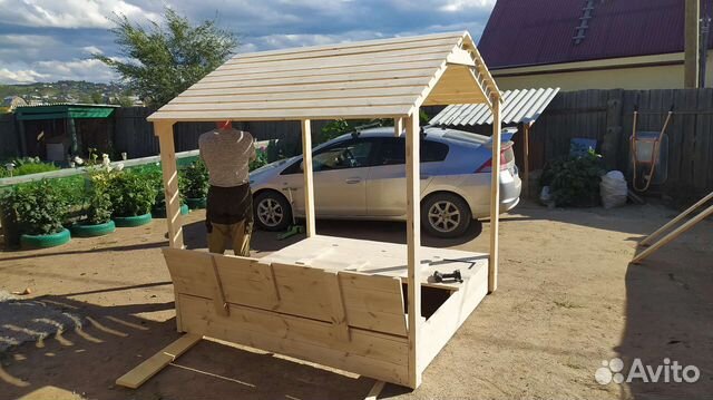 Песочница с крышей