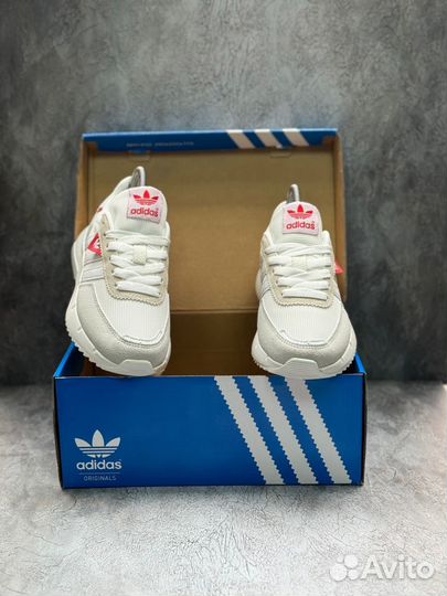 Кроссовки женские Adidas Retropy