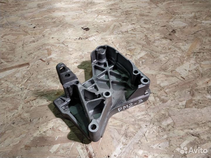 Кронштейн двигателя правый Renault Megan 2 1.5 K9K