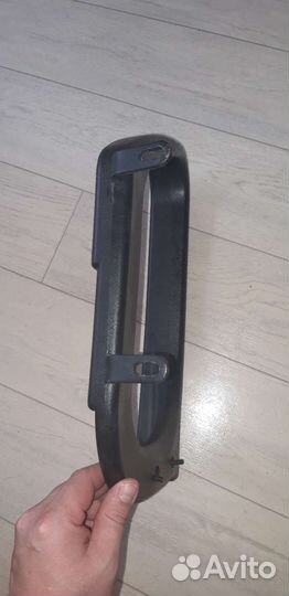 Правый подлокотник кресла руководителя